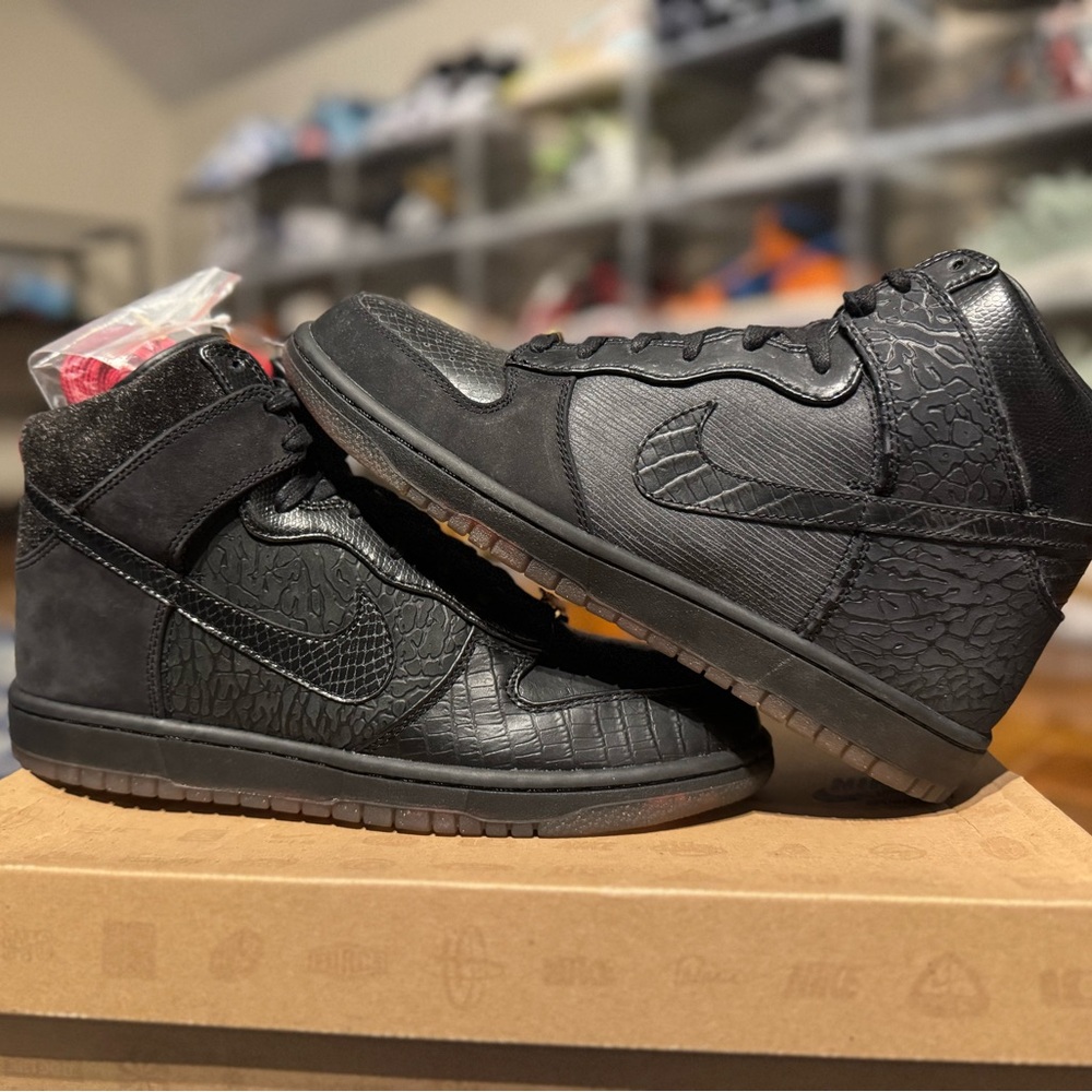2011 Nike Dunk High Premium QS 'Mighty Crown 20th Anniversary' sneakers. New.